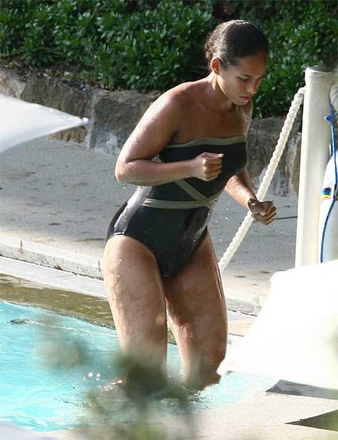 Alicia Keys In Bikini